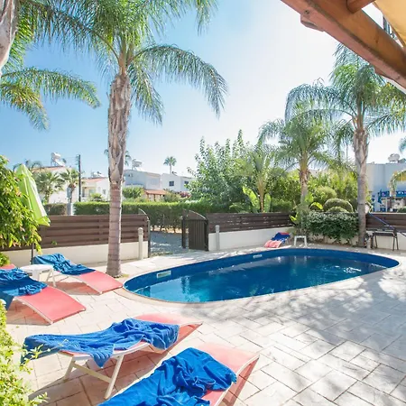 Charmante 3 Schlafzimmer Di12 Mit Privatem Pool Vakantiehuis *