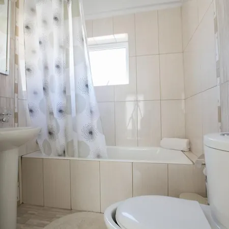 Vakantiehuis Charmante 3 Schlafzimmer Di12 Mit Privatem Pool *