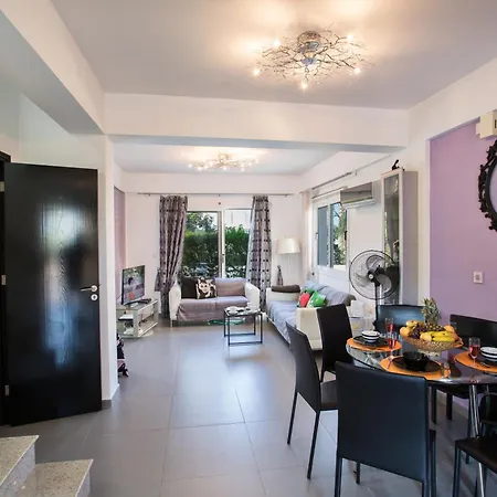 Casa vacanze Charmante 3 Schlafzimmer Di12 Mit Privatem Pool